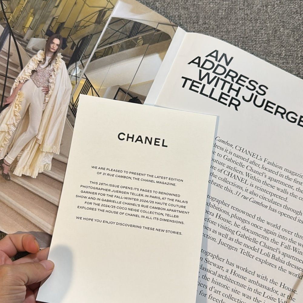 CHANEL Black Fashion Editorial Book - Picture 4 of 5